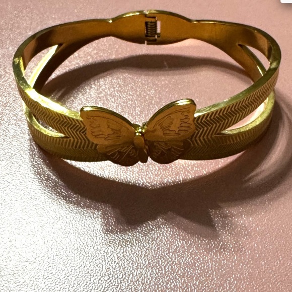 Trendy Butterfly Stainless Steel Charm Bracelet - Picture 5 of 8